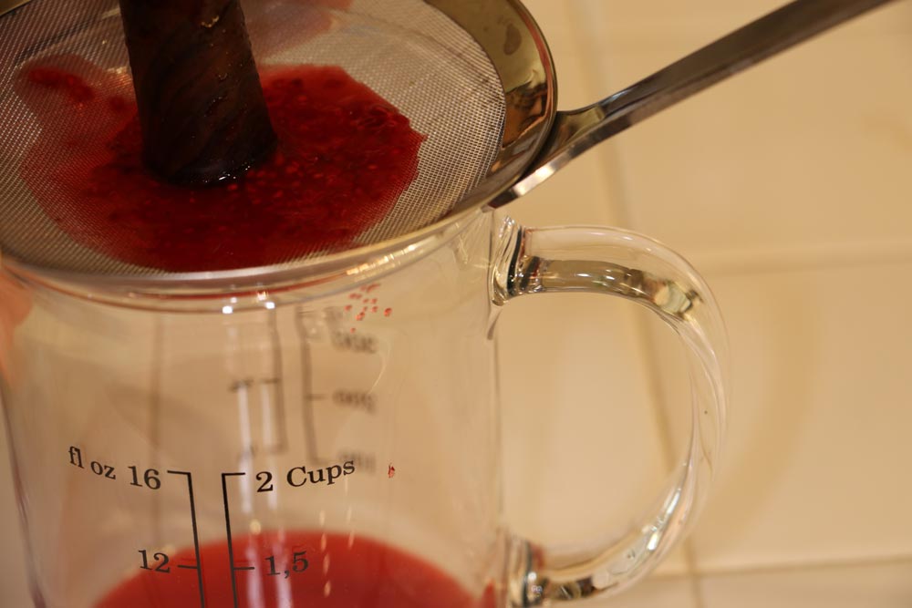 homemade raspberry syrup